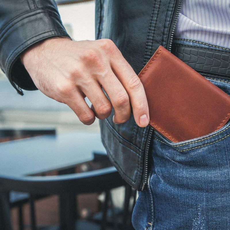 4 Expert Tips On How To Choose The Right Men’s Wallet